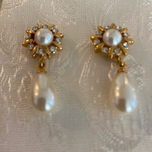 Vintage Gold Teardrop Pearl Earrings